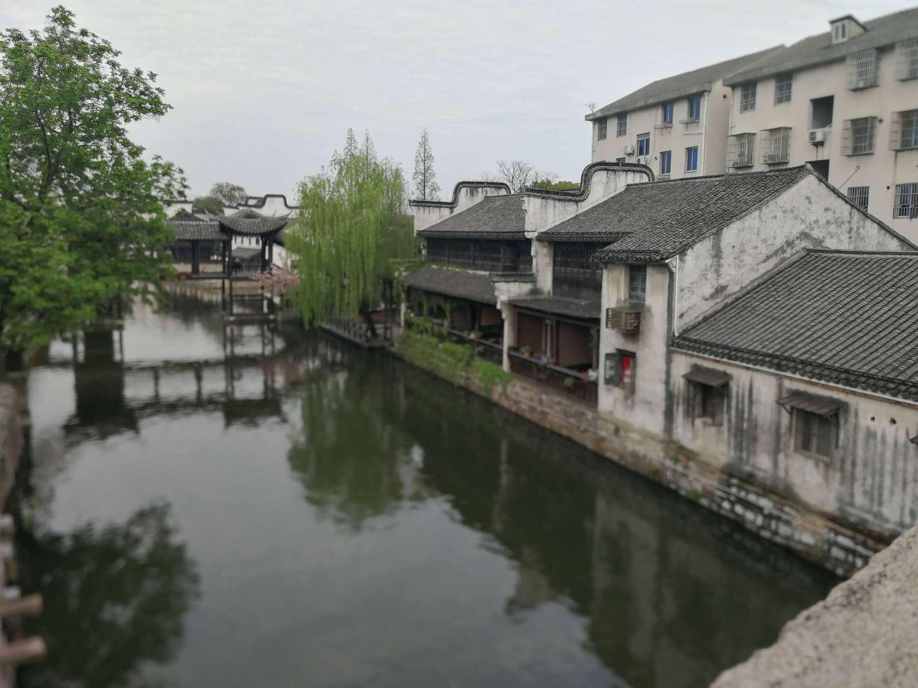 河谷冒险逃生